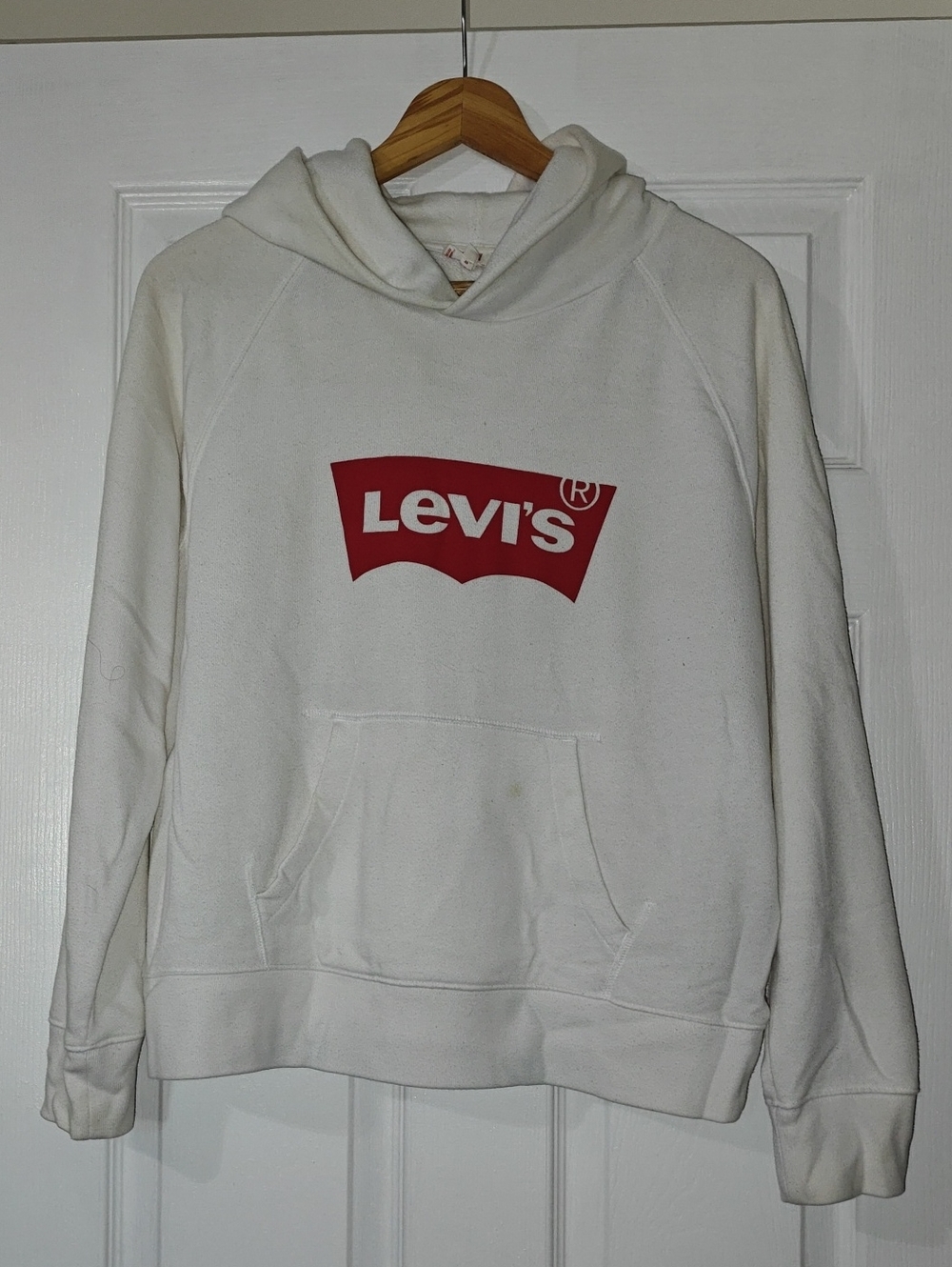 Levi's White Hoodie with Red Logo - Unisex Pullover